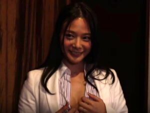 吉高寧々｜スーツ女上司×相部屋NTR｜部下に犯され抵抗する美人上司。だけど部下の絶倫チンポに快感スイッチを押され腰ガクガク。快感堕ちして受け入れ和姦