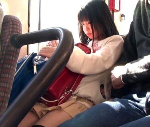 アウロリJS×痴漢バス×種付け強姦｜怯えて声も出せない少女を・・・