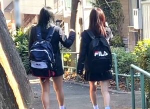 新井リマ 渚みつき｜ひよこ少女×睡眠薬｜帰宅中の制服JKを眠らせてヤリ部屋に連行。やりたい放題に強姦しまくるヤバイ男