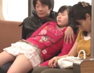 アウロリJS×近親姦｜電車で居眠りしちゃったJS娘を痴漢して近親SEXする鬼畜父