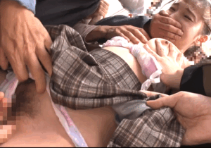 通学ひよこ少女×駅弁種付け痴漢｜生意気な制服JK娘をセクハラして濡れ熱マンコに鬼チンポを挿入。抱え上げ串刺しSEXしちゃう｜乙羽あむ 雅子りな 松井日奈子