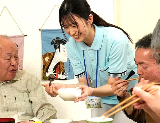 柏木ふみか｜爆乳人妻介護士×NTR老人介護｜優しい若妻が爺たちにエッチなお願いをされ断れない。チンポ挿入、何度も膣奥にドロドロ注がれ快楽イキ